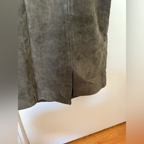 BlankNYC Suede Mini Skirt in Roadtrip, size 31 - Picture 5 of 8